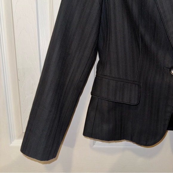 Banana Republic Blazer - Picture 4 of 10